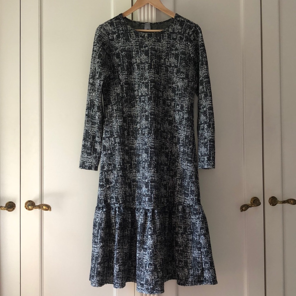 Long sleeve dress with black and grey design